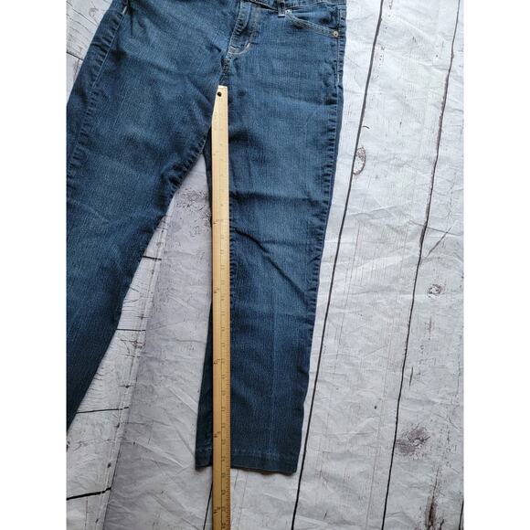 Signature Levi's Women's Modern Straight Dark Wash Stretch W26-L24.5 - Picture 2 of 9